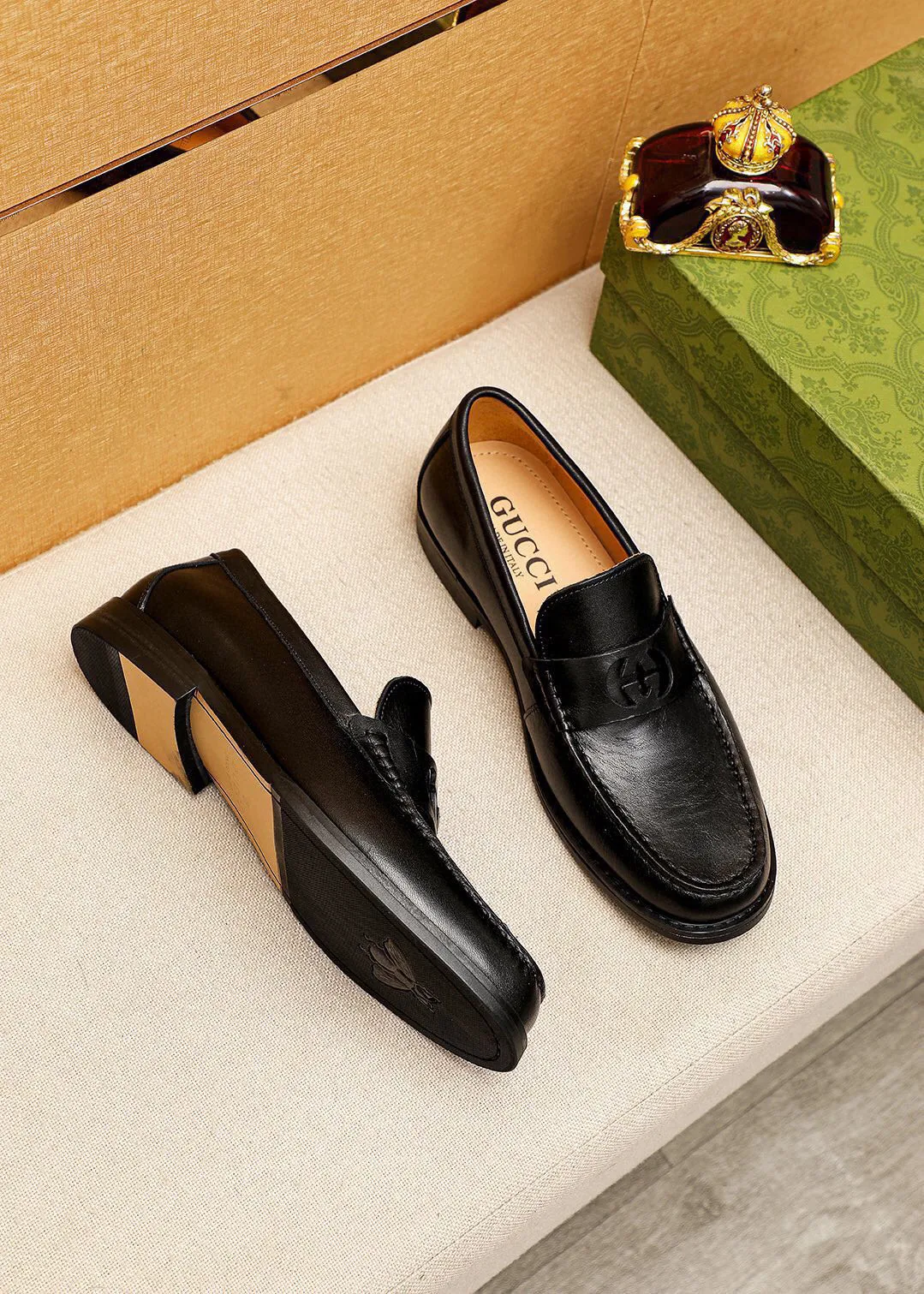 Men's shoes 💰480 💐 Product trademark: GUCCI "Gucci" casual leather shoes Regular size: 38-44 (45🉑️customized) Product materials: Selected imported first-layer calfskin upper + luxury hardware buckle, imported water-dyed cowhide leather lining. Strong three-dimensional visual effect, combined outsole Color: 4⃣️colors available